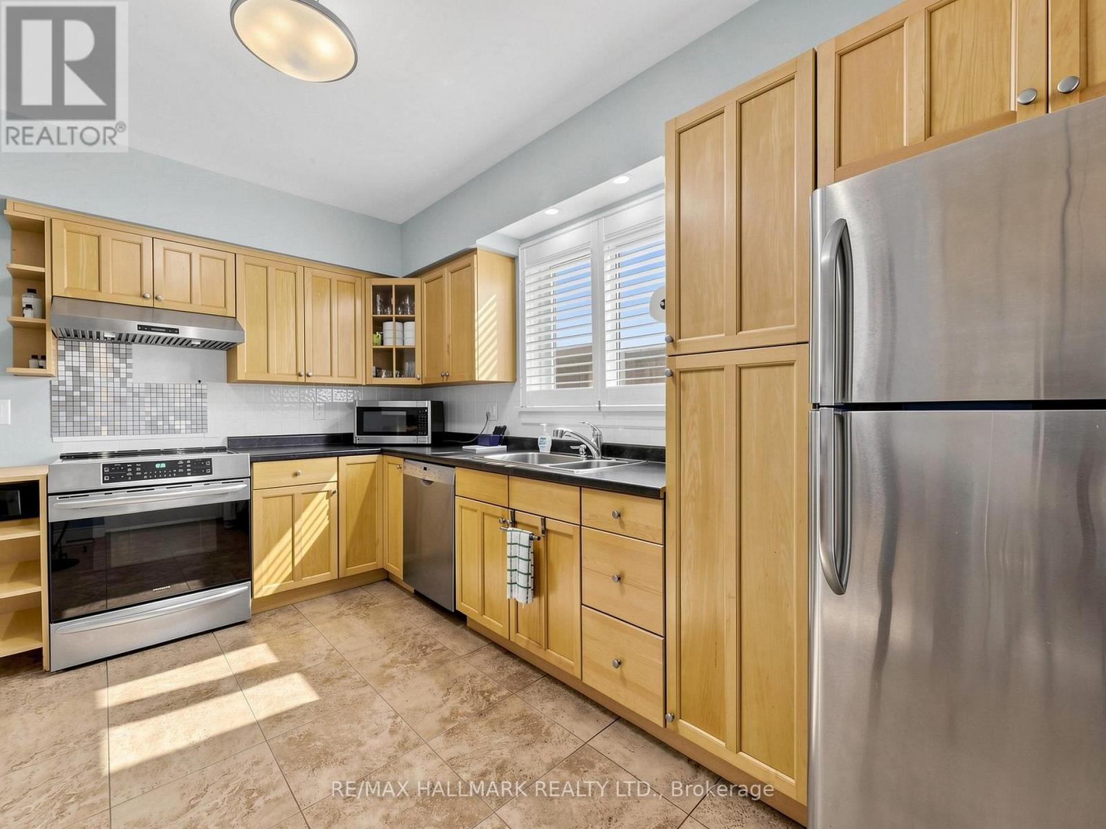777 RITSON ROAD S - 8