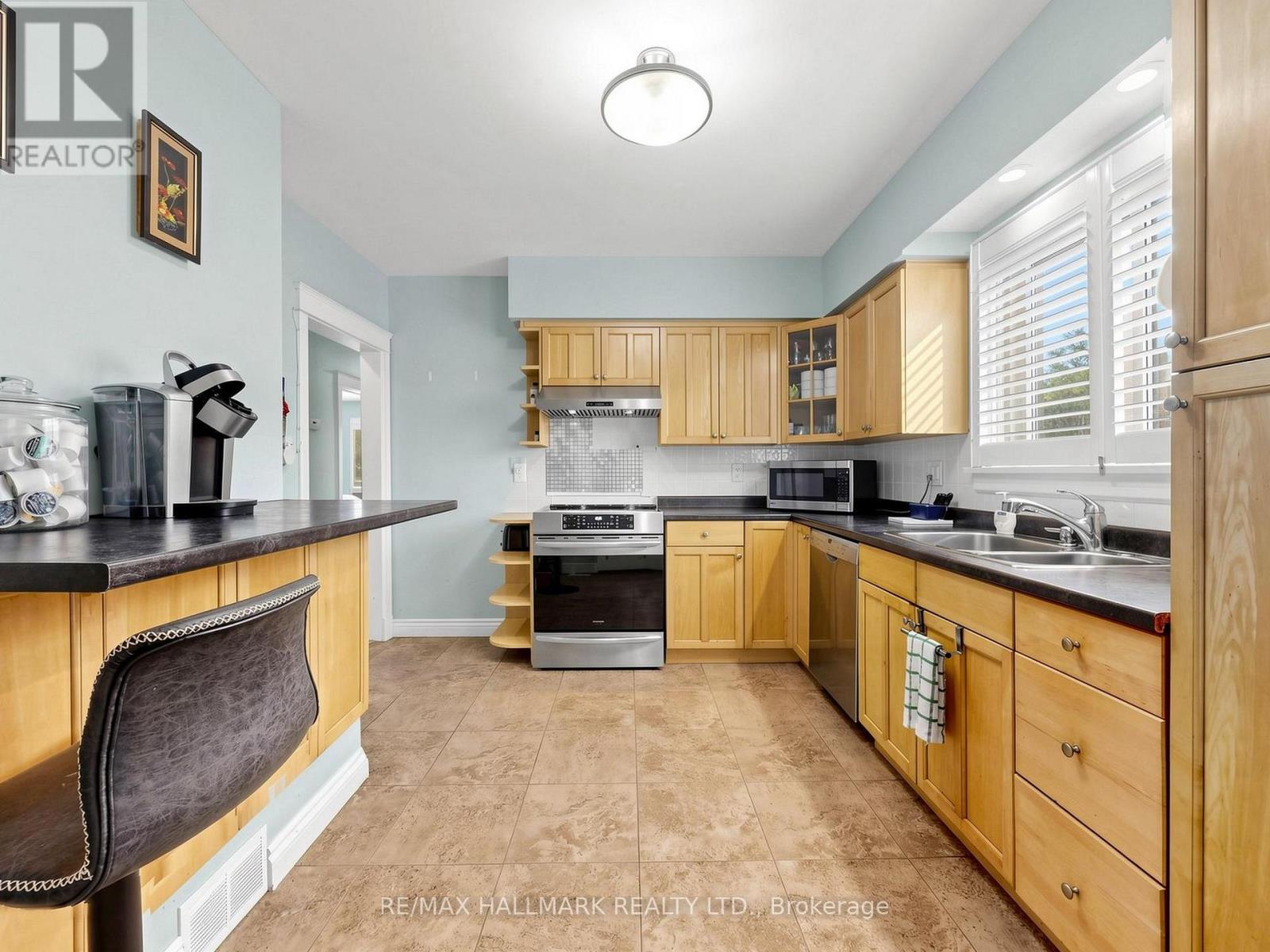 777 RITSON ROAD S - 9