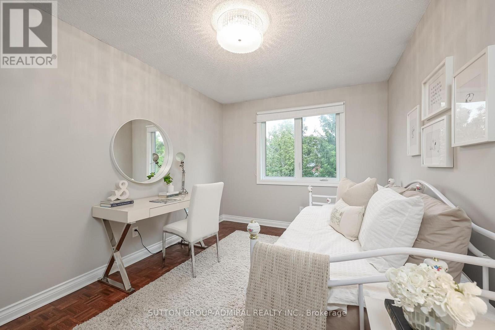 27 GREEN ACRES ROAD - 31