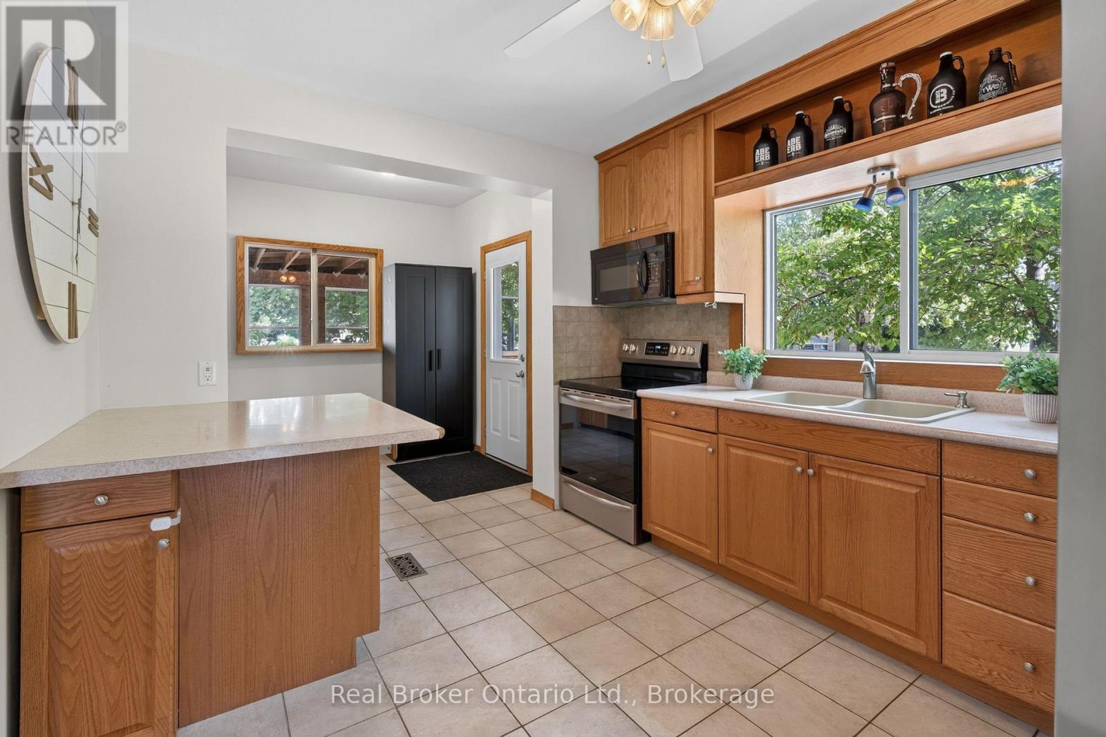 2 HERLAN AVENUE - 16