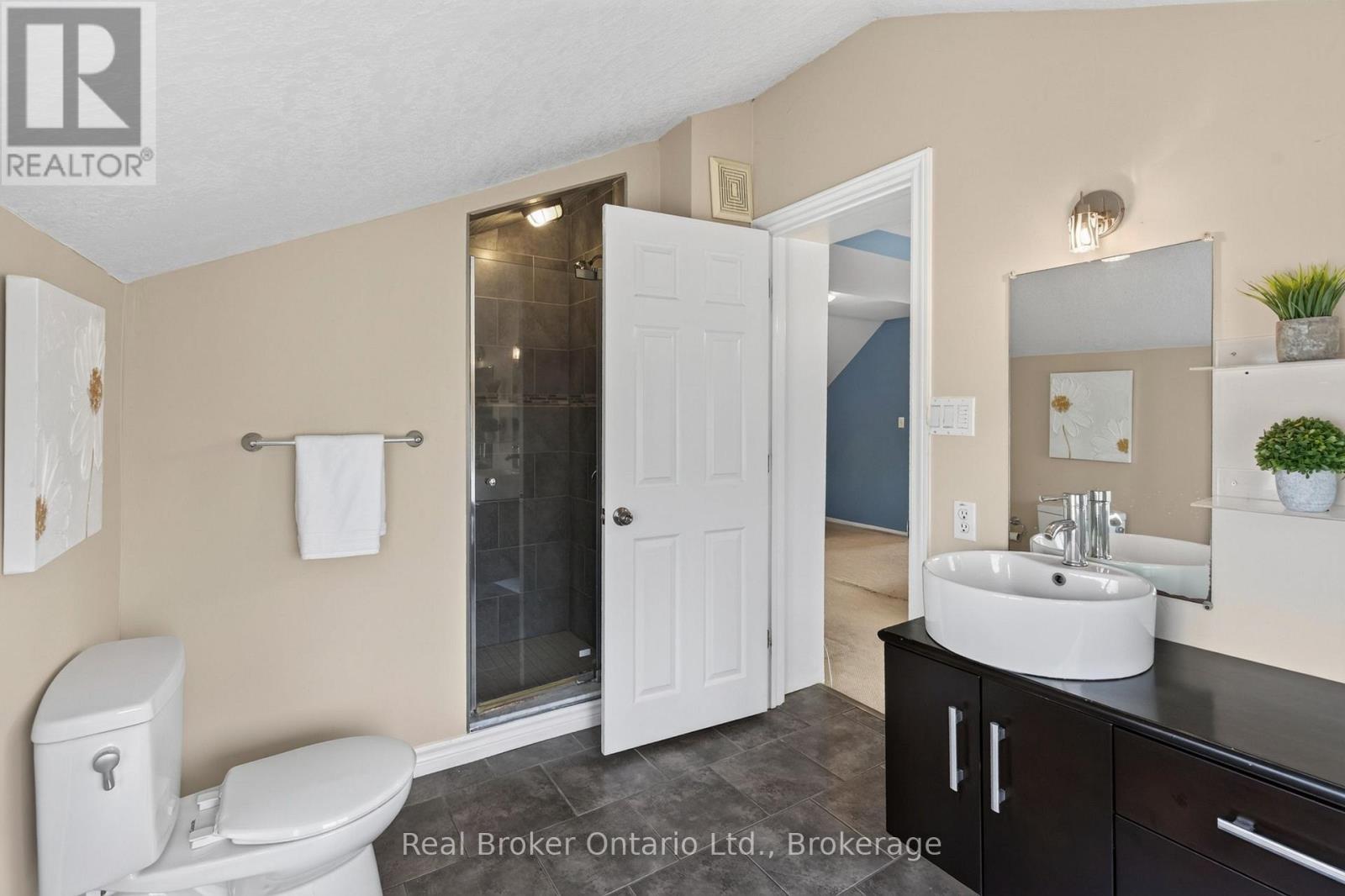 2 HERLAN AVENUE - 25