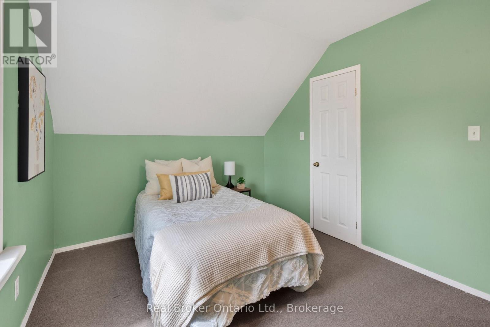 2 HERLAN AVENUE - 28