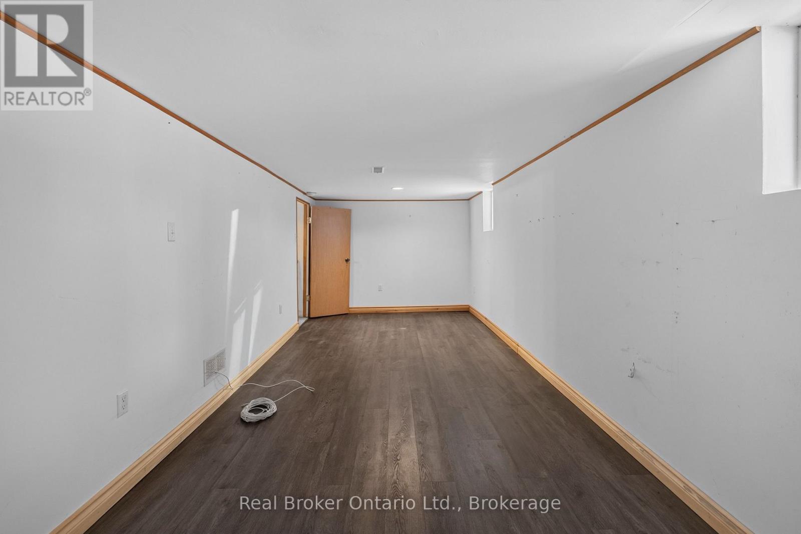 2 HERLAN AVENUE - 32