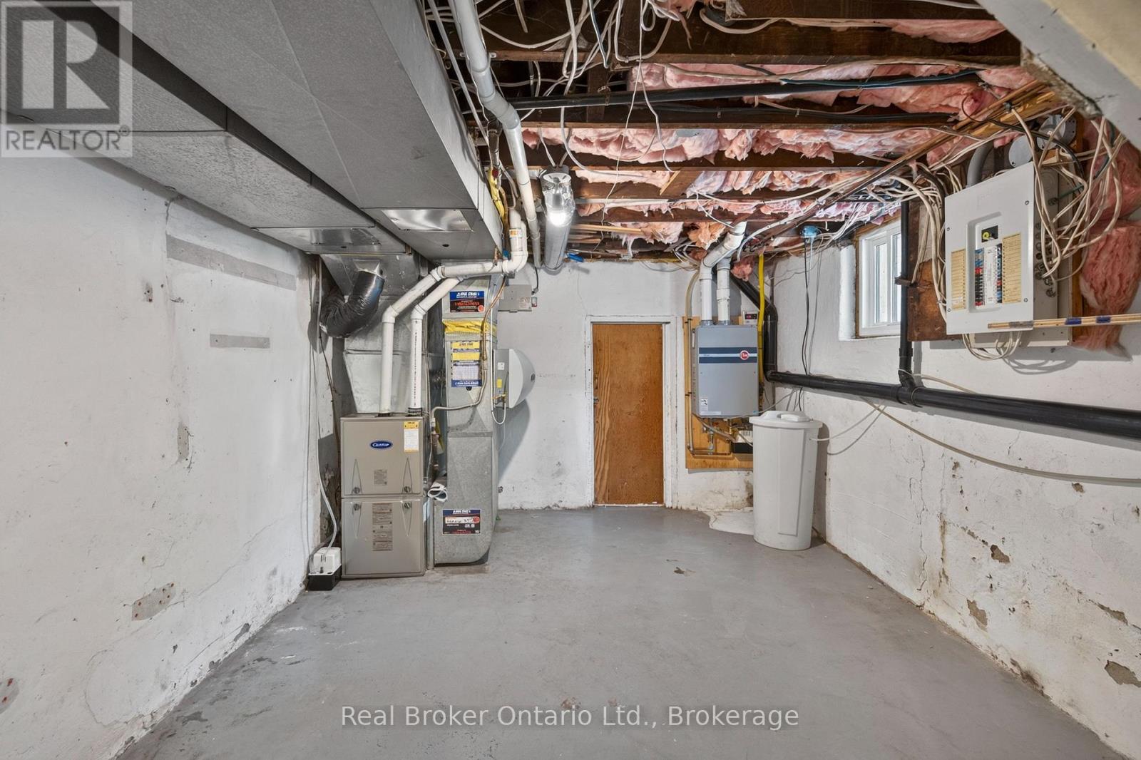 2 HERLAN AVENUE - 34
