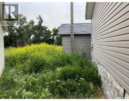 Living room - Outskirts Of Colgate, Lomond Rm No  37, SK S4H2J1 Photo 6