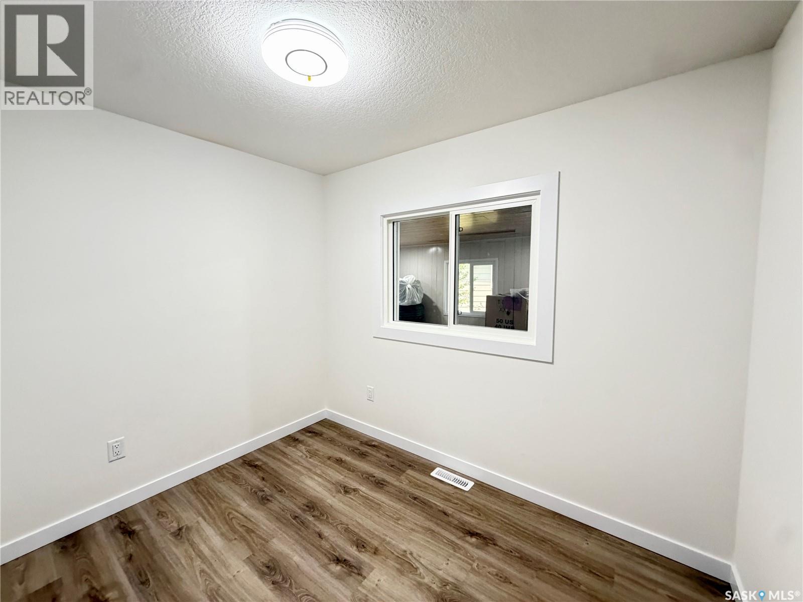 60 1035 Boychuk DRIVE - 11