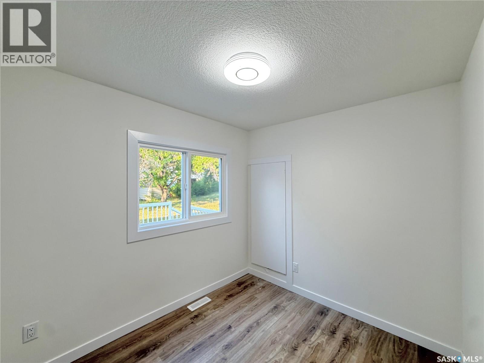 60 1035 Boychuk DRIVE - 9