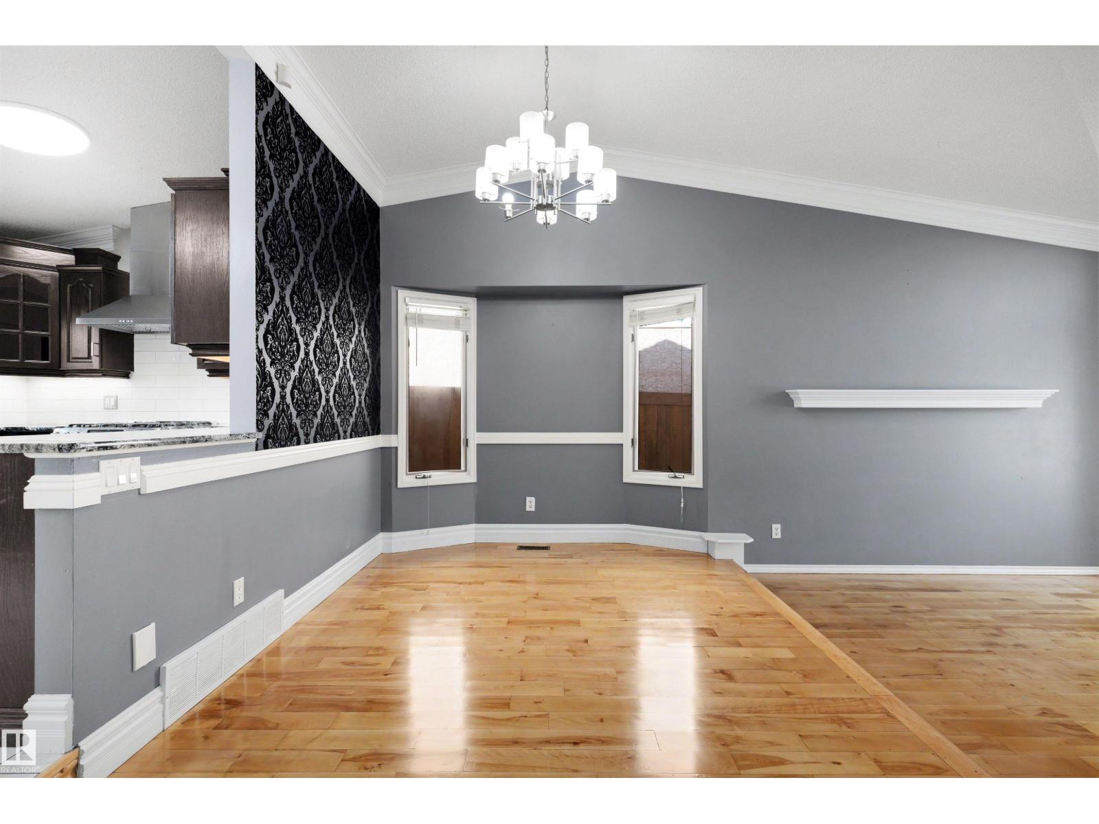 4639 10 AV NW - 10