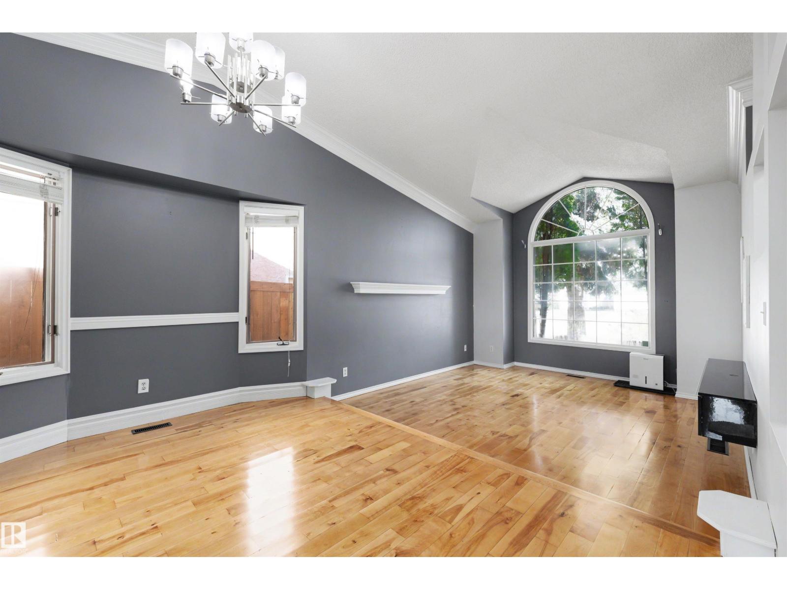 4639 10 AV NW - 14