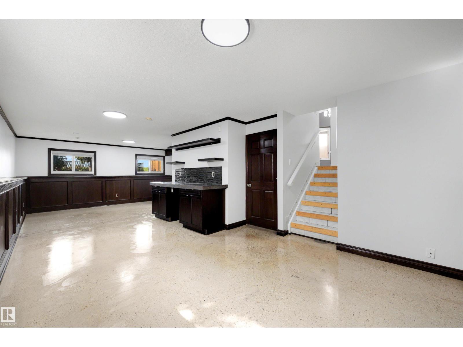4639 10 AV NW - 23