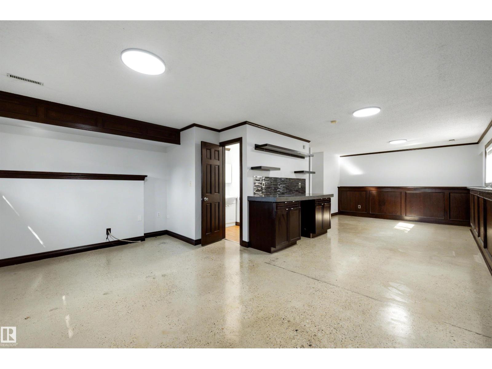 4639 10 AV NW - Image 24