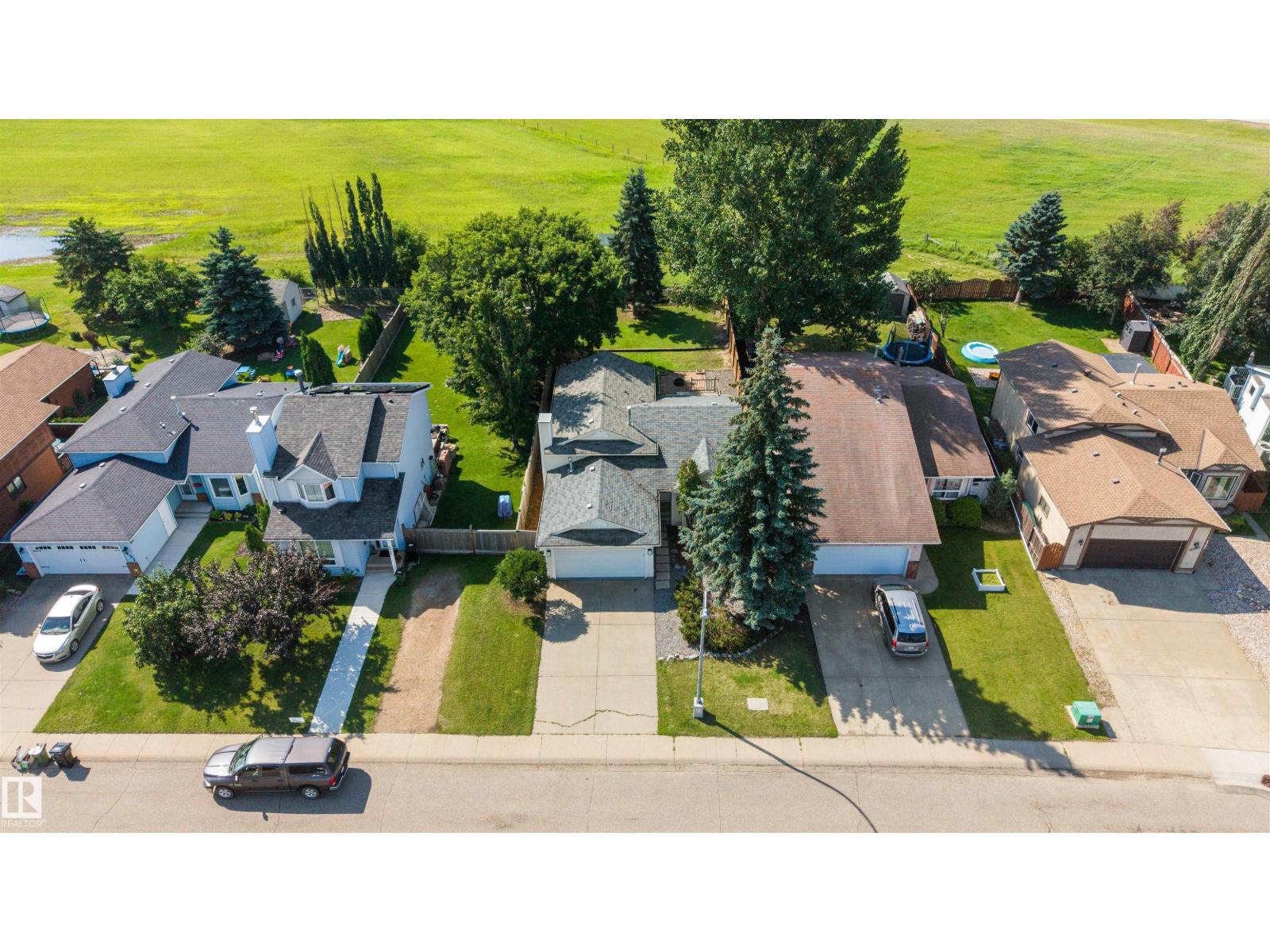 4639 10 AV NW, Crawford Plains, Edmonton photo 3