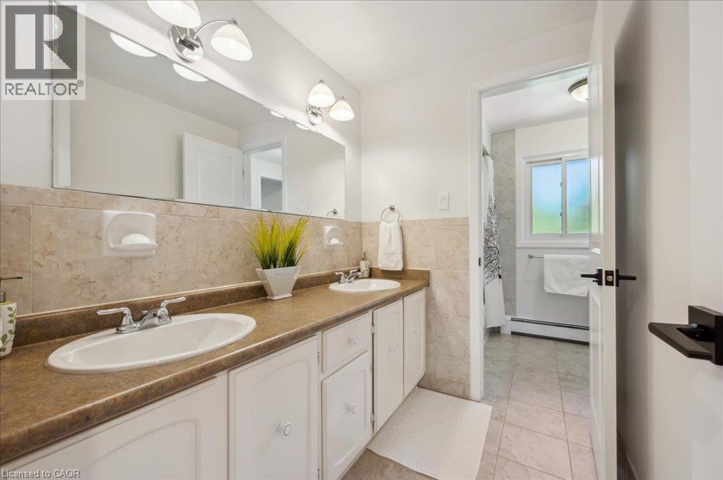 76 LOWER CANADA Crescent - Image 27