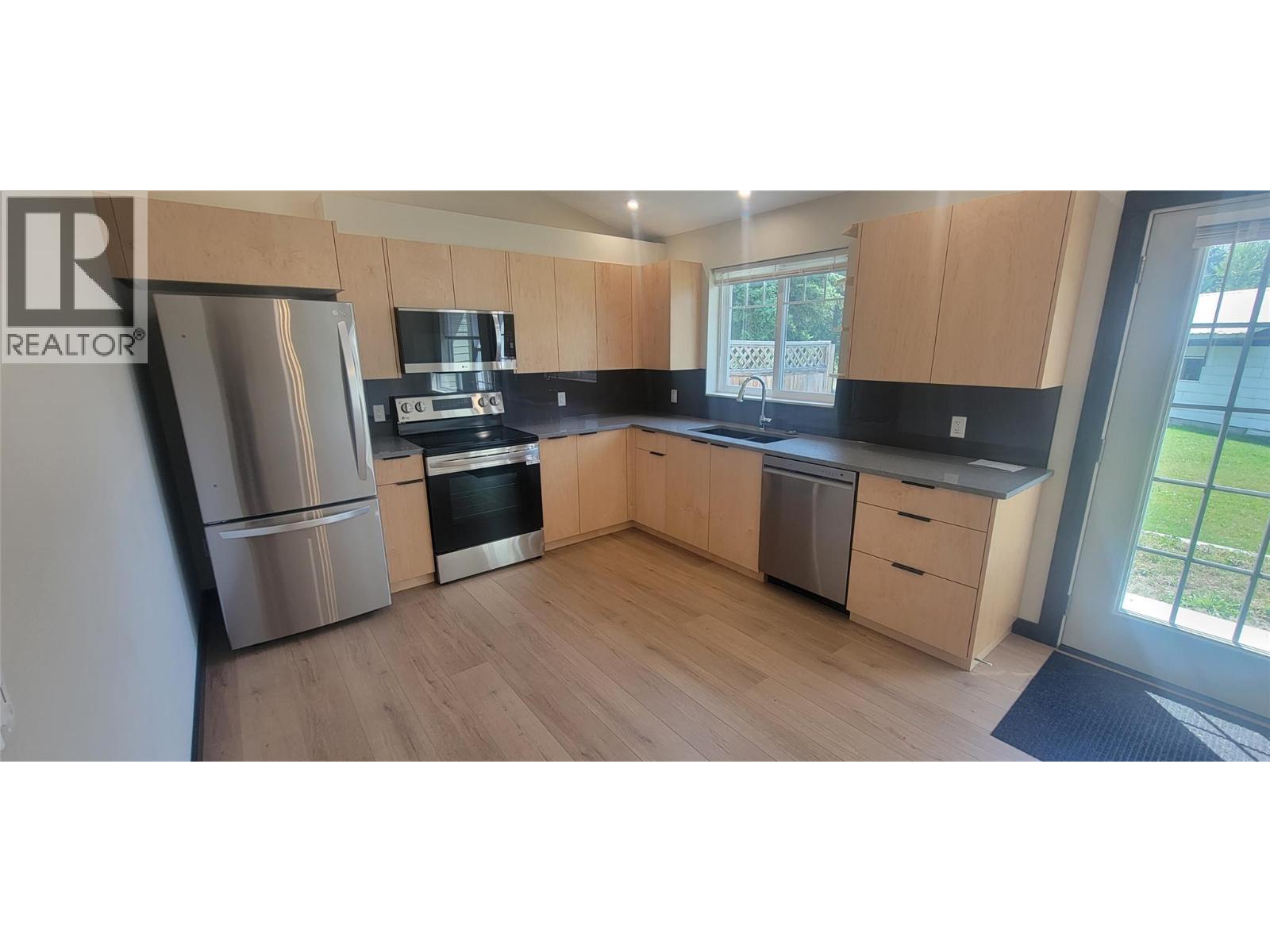#3 611 Casley Court - Image 8