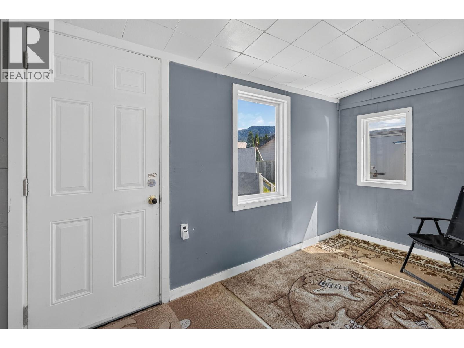403 Howard Avenue - 12
