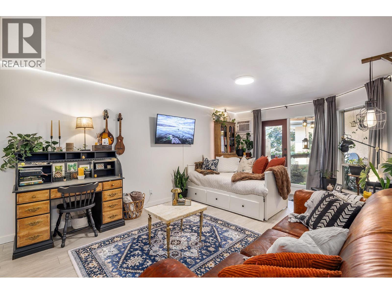 #315 709 Houghton Road - 2