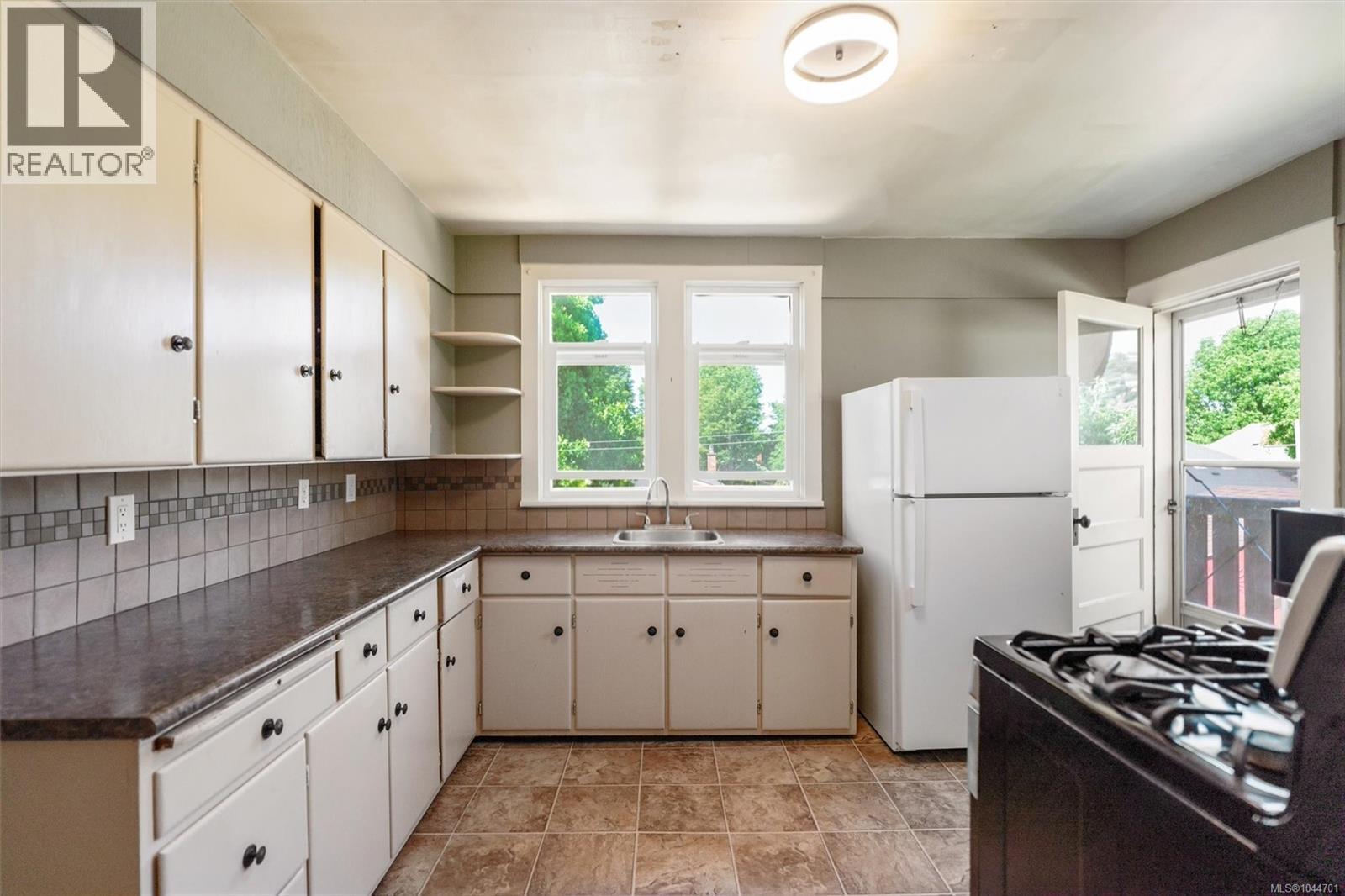 1456 Denman St - 10