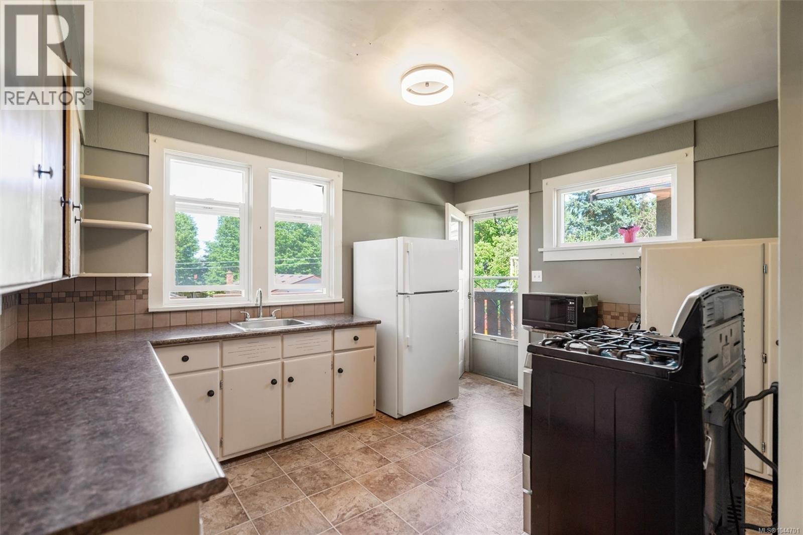1456 Denman St - 11