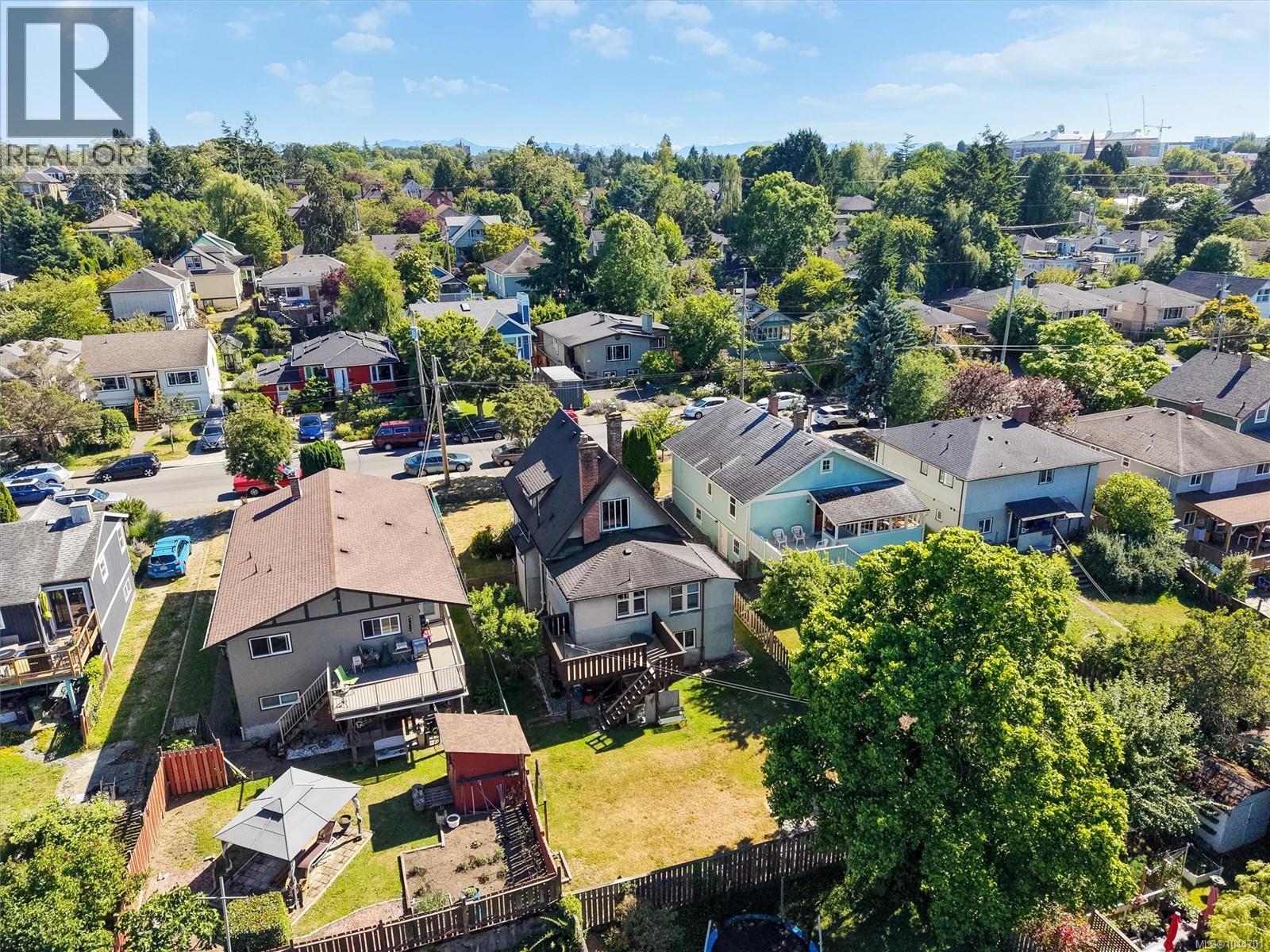 1456 Denman St - 35
