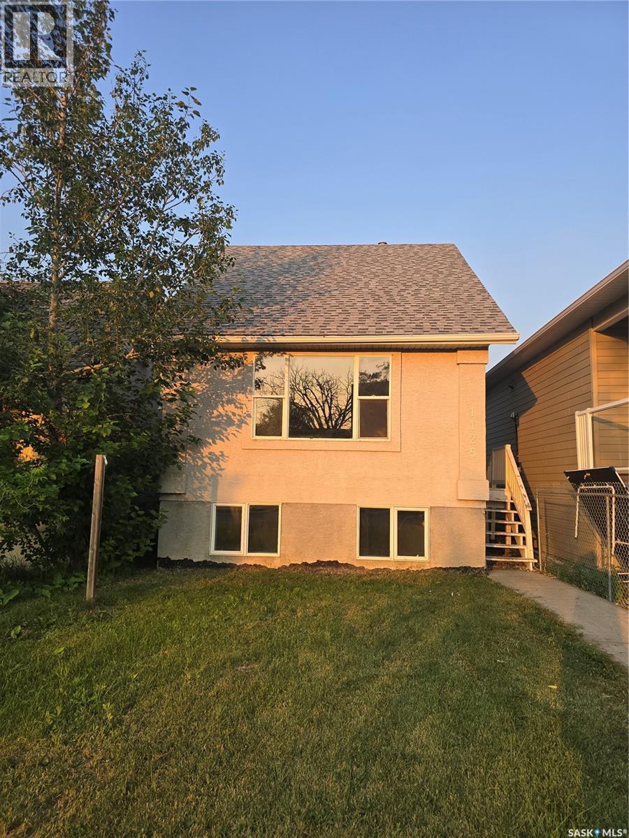 1125 McTavish STREET - 1