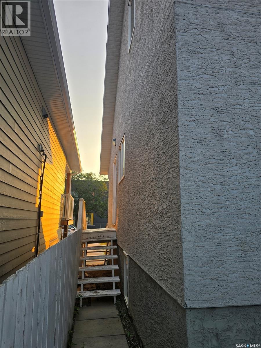 1125 McTavish STREET - 18
