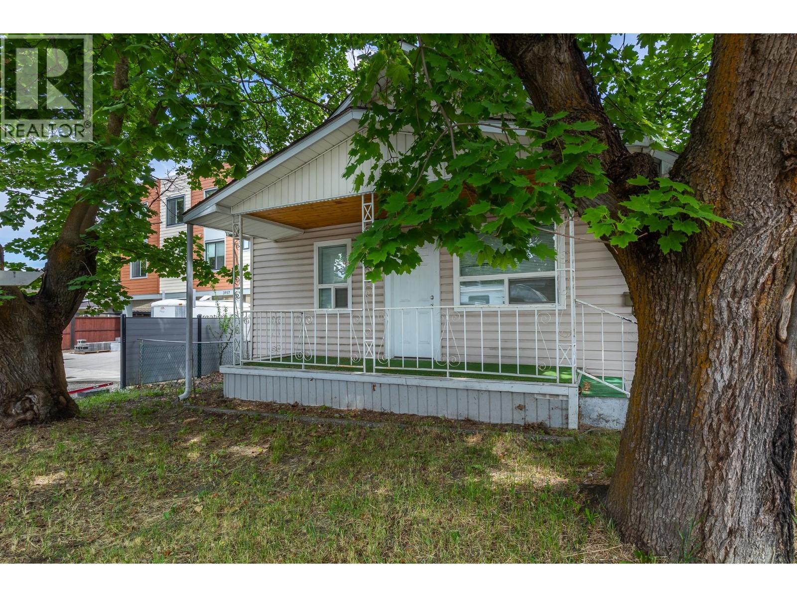 3905 26 Street - 4