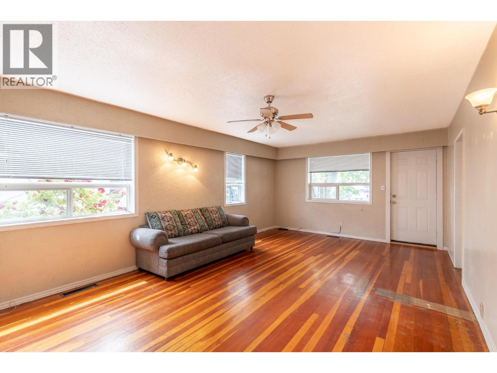 3905 26 Street - 20