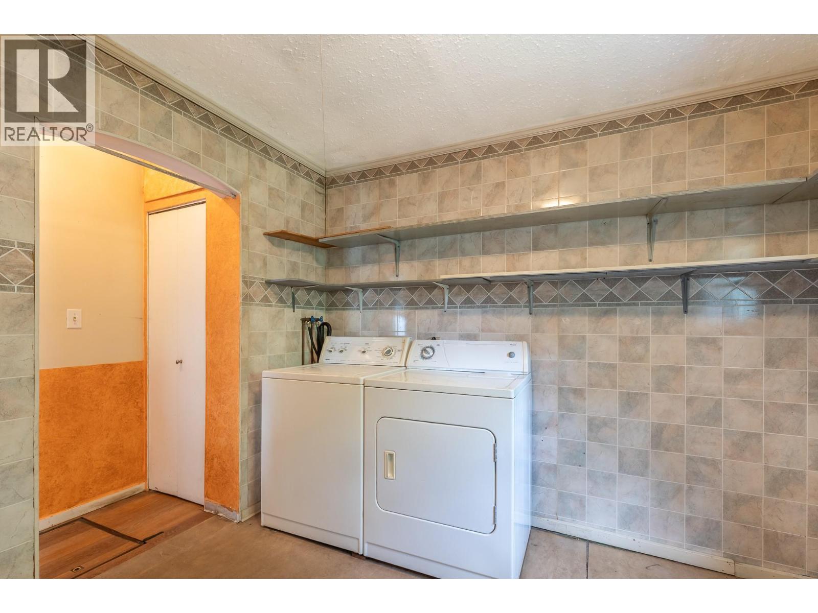 3905 26 Street - 29