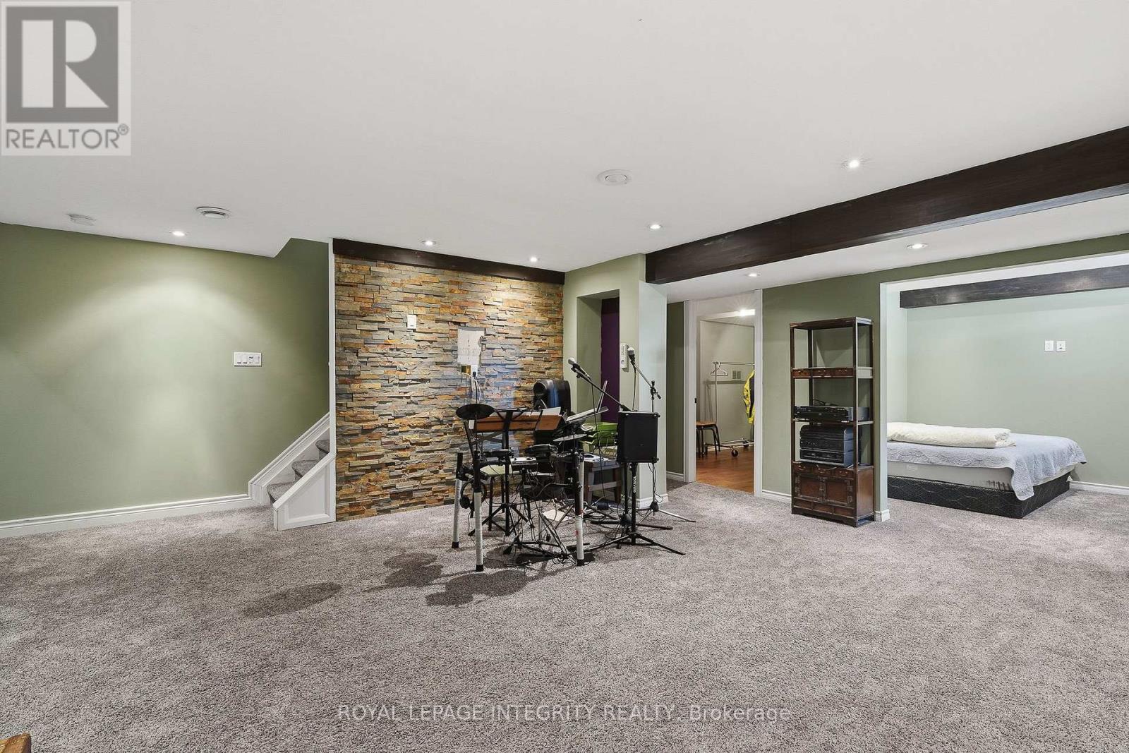 53 BEAVER LANE - Image 24