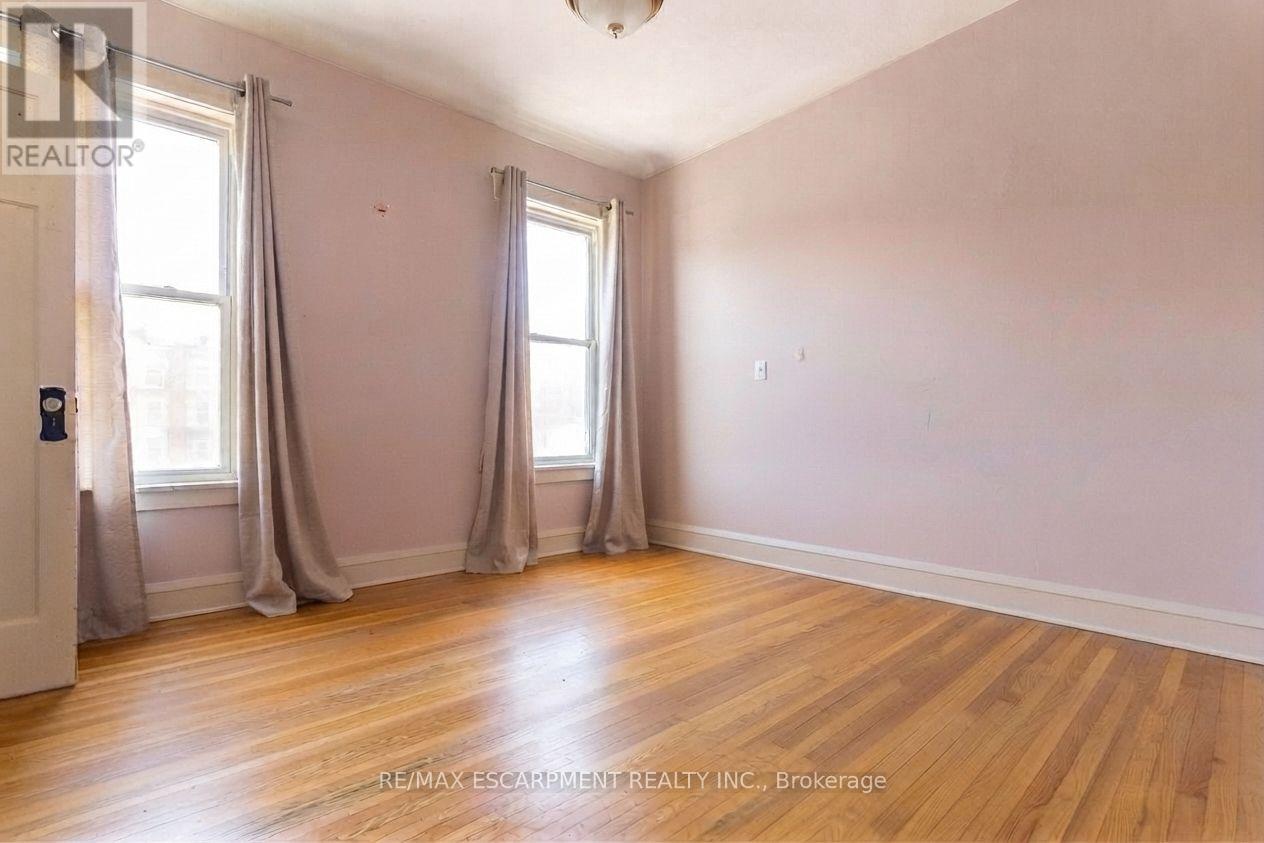 121 EASTBOURNE AVENUE - 17