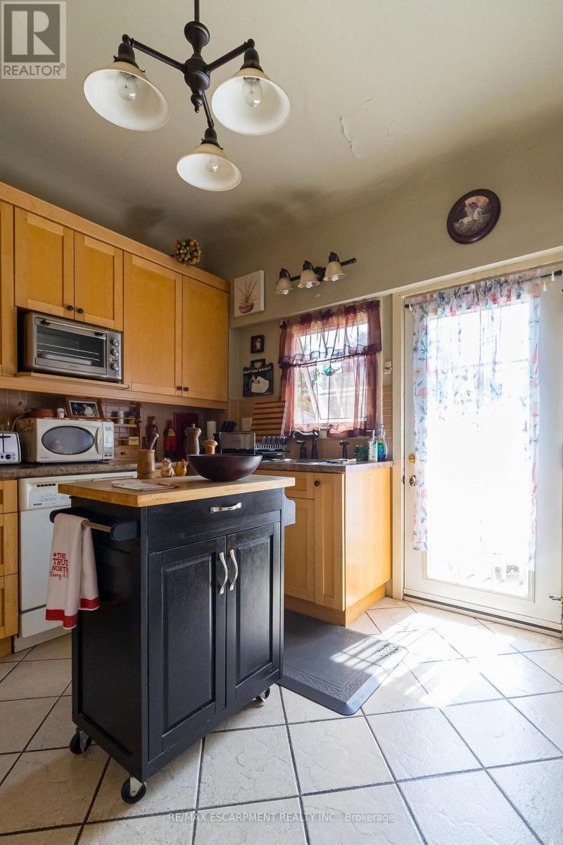 121 EASTBOURNE AVENUE - 19