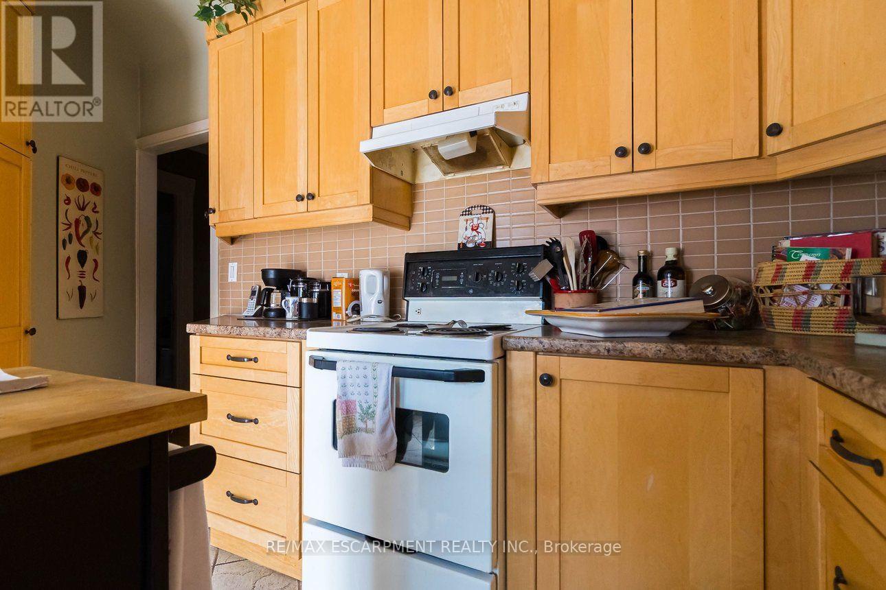 121 EASTBOURNE AVENUE - 22