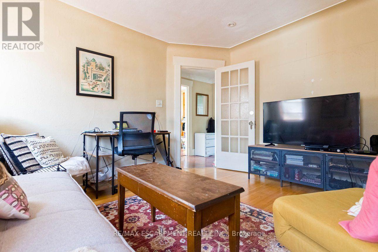 121 EASTBOURNE AVENUE - 28
