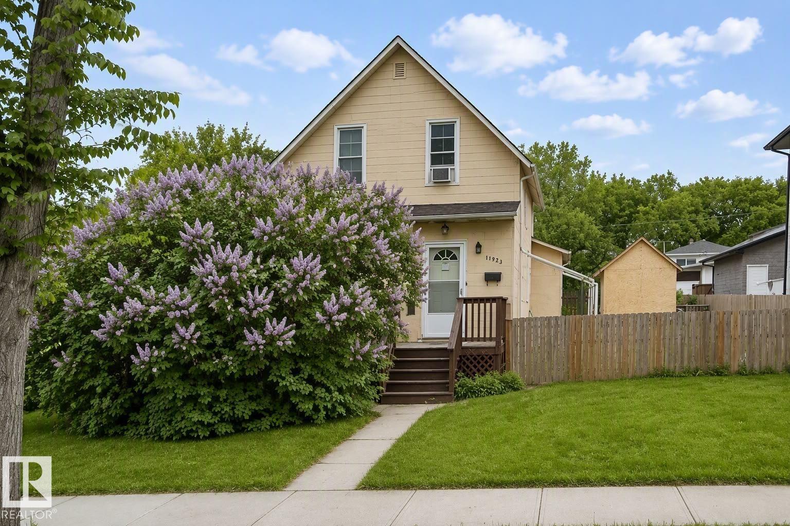 11933 70 ST NW - 1