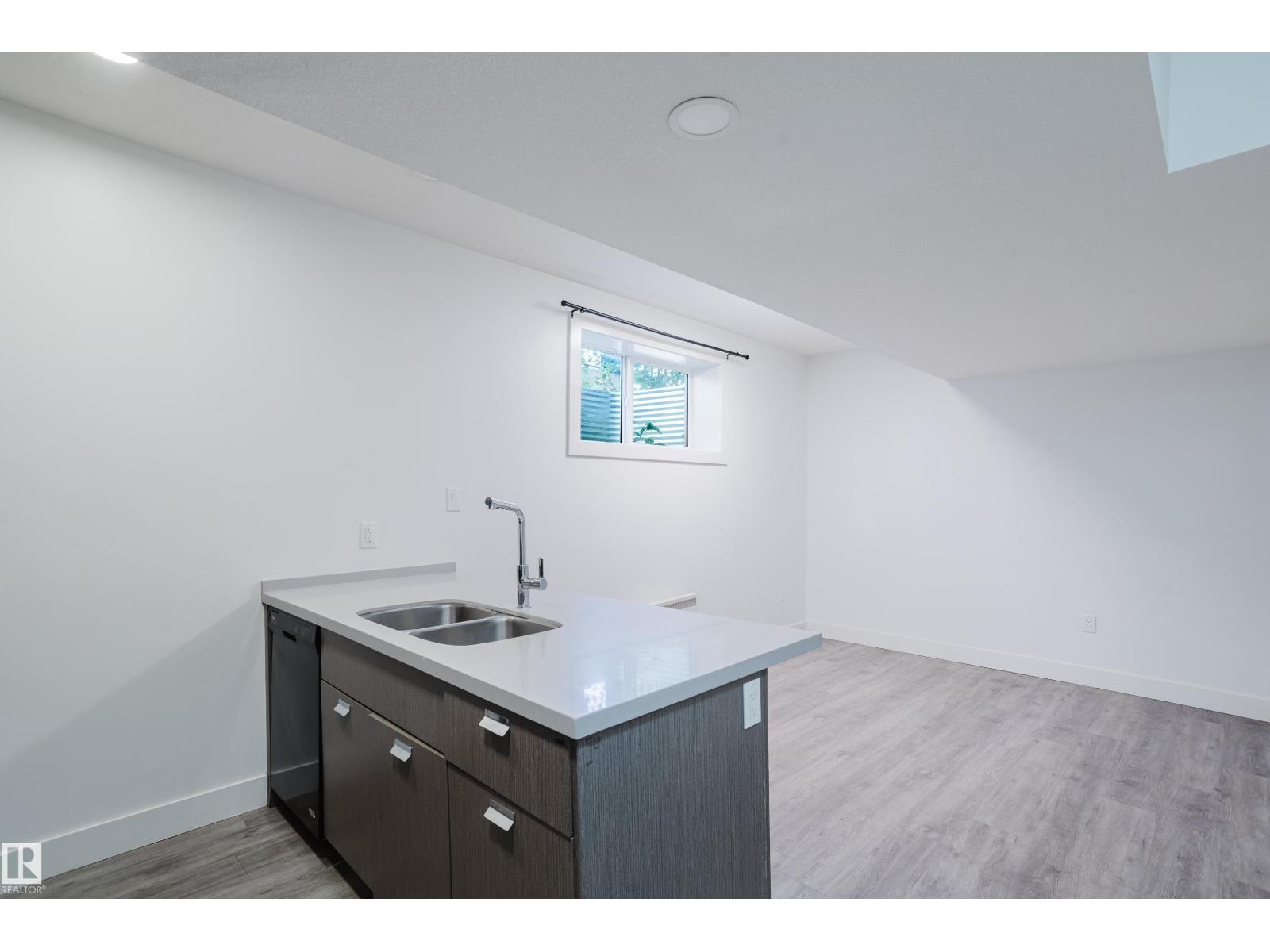 8722 150 ST NW - 25