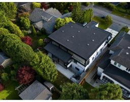 13735 Blackburn Avenue, White Rock, BC V4B2Z1 Photo 7