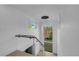 13735 Blackburn Avenue, White Rock, BC V4B2Z1 Photo 26