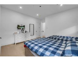 13735 Blackburn Avenue, White Rock, BC V4B2Z1 Photo 22
