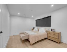 13735 Blackburn Avenue, White Rock, BC V4B2Z1 Photo 32