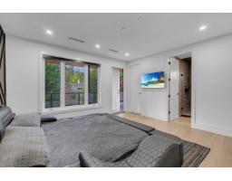 13735 Blackburn Avenue, White Rock, BC V4B2Z1 Photo 36
