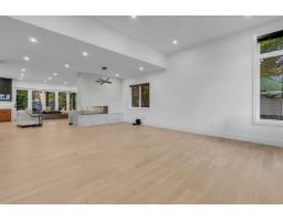 13735 Blackburn Avenue, White Rock, BC V4B2Z1 Photo 8