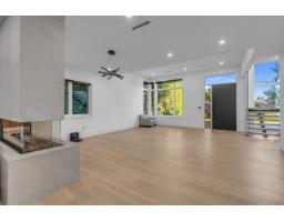 13735 Blackburn Avenue, White Rock, BC V4B2Z1 Photo 11
