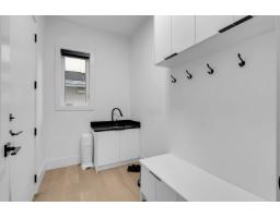 13735 Blackburn Avenue, White Rock, BC V4B2Z1 Photo 25