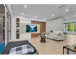 13735 Blackburn Avenue, White Rock, BC V4B2Z1 Photo 14
