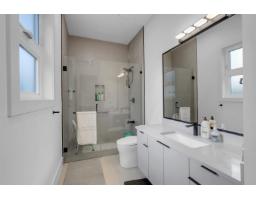 13735 Blackburn Avenue, White Rock, BC V4B2Z1 Photo 20