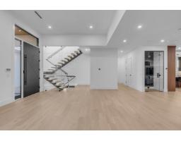 13735 Blackburn Avenue, White Rock, BC V4B2Z1 Photo 9