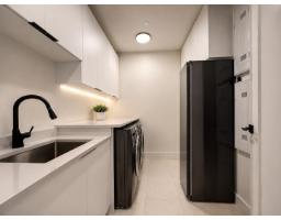 13735 Blackburn Avenue, White Rock, BC V4B2Z1 Photo 37