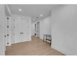 13735 Blackburn Avenue, White Rock, BC V4B2Z1 Photo 28