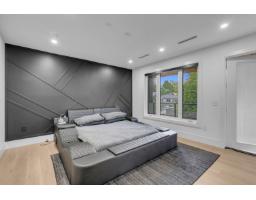 13735 Blackburn Avenue, White Rock, BC V4B2Z1 Photo 34