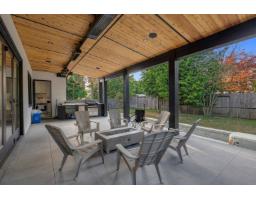 13735 Blackburn Avenue, White Rock, BC V4B2Z1 Photo 19